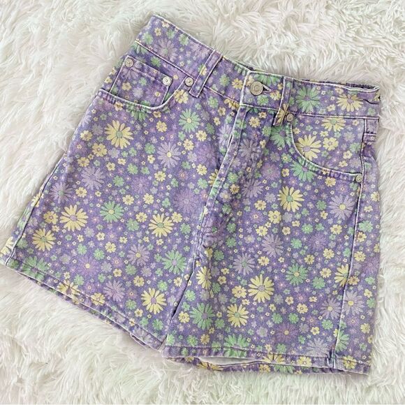 Zara Floral Straight Fit High Waisted Denim Shorts in Lilac - Picture 1 of 4